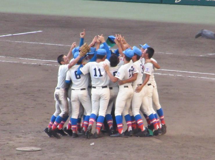 花咲徳栄高校優勝の瞬間の写真