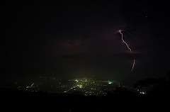 夜景と落雷