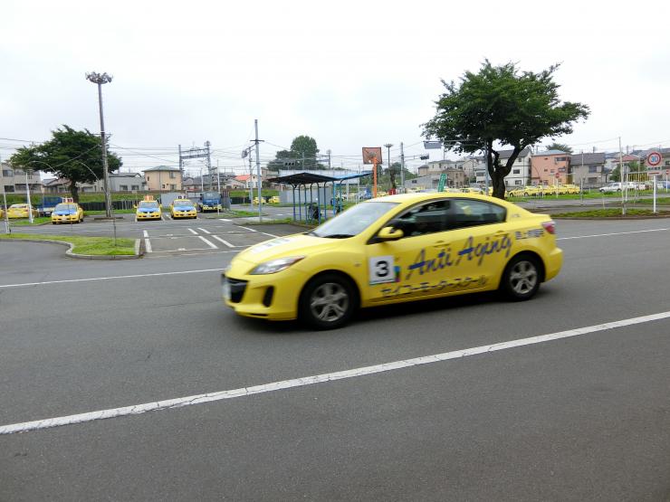 インストラクターによる実車指導の様子