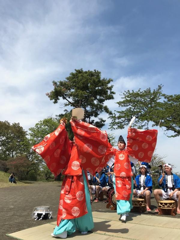 美の山山頂広場舞