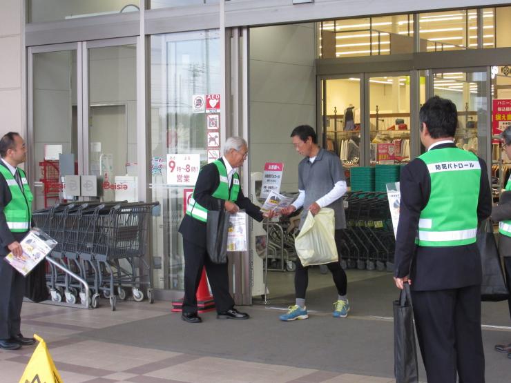 R1防犯のまちづくり街頭キャンペーン日高2