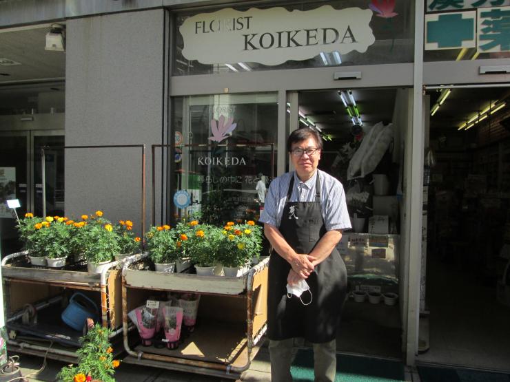 ご要望に応じて花をコーディネートするご主人