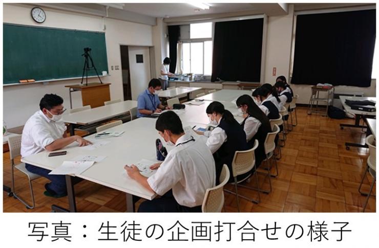 新座総合技術高校の生徒達と鉄道博物館職員との打ち合わせの様子