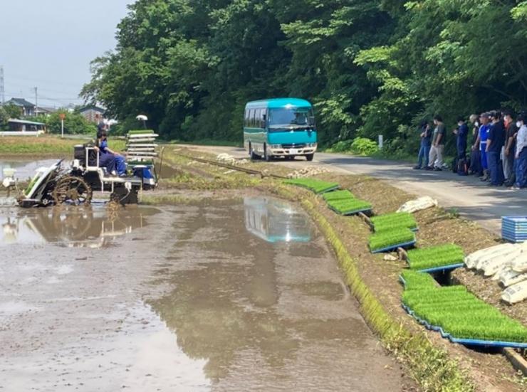 直進アシスト田植え機02