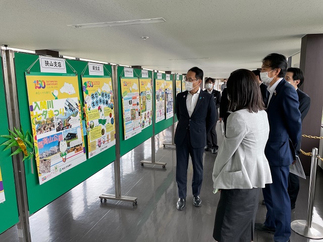 埼玉りそな銀行県内各支店「埼玉150周年記念ポスター」展示視察