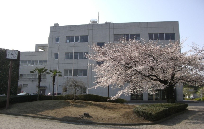 県立高等看護学院の外観の写真