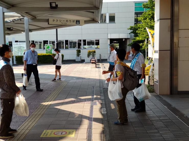 新三郷駅で実施したキャンペーンの様子