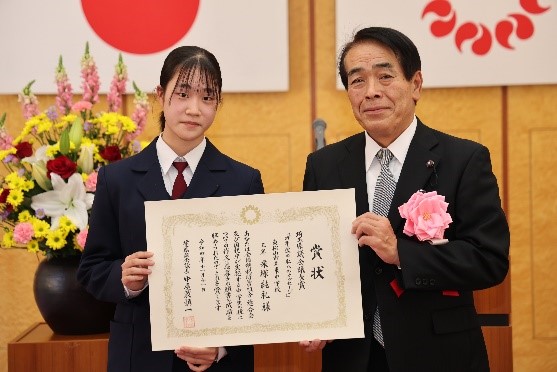 R4_埼玉県議会議長賞 東松山市立東中学校3年 米塚 純礼 様