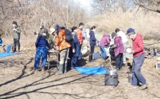 自然塾七草がゆの様子