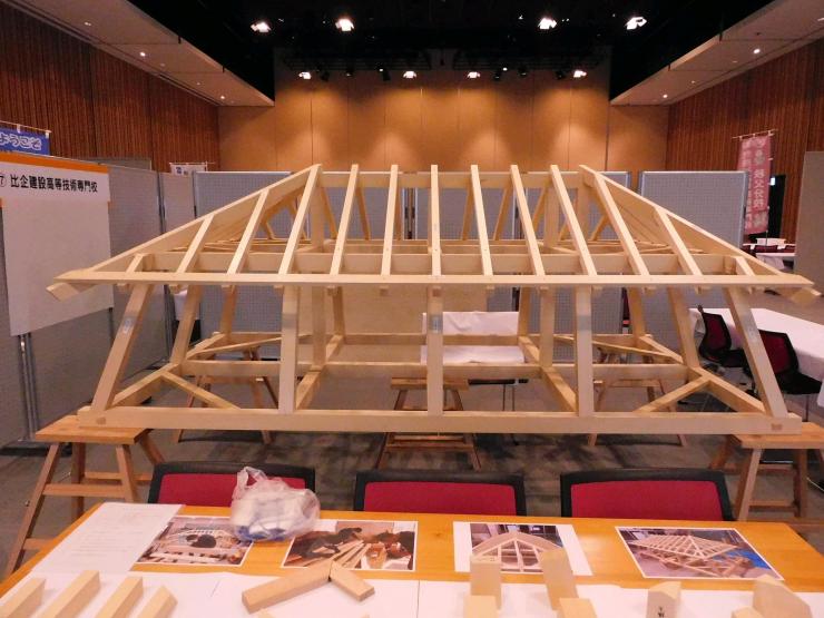 比企建設高等技術専門校の審査作品「在来木造小屋組み」