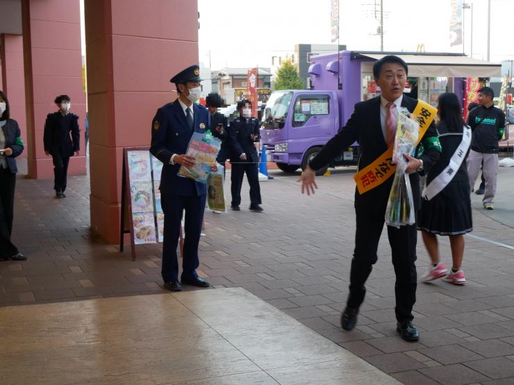 新井議員呼防犯びかけ