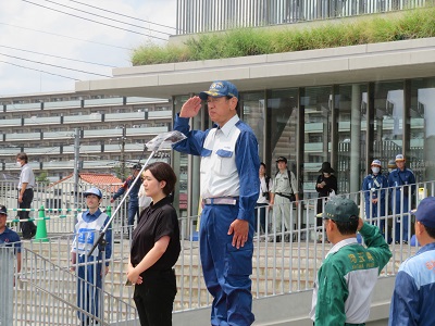 挨拶をする立石議長の写真