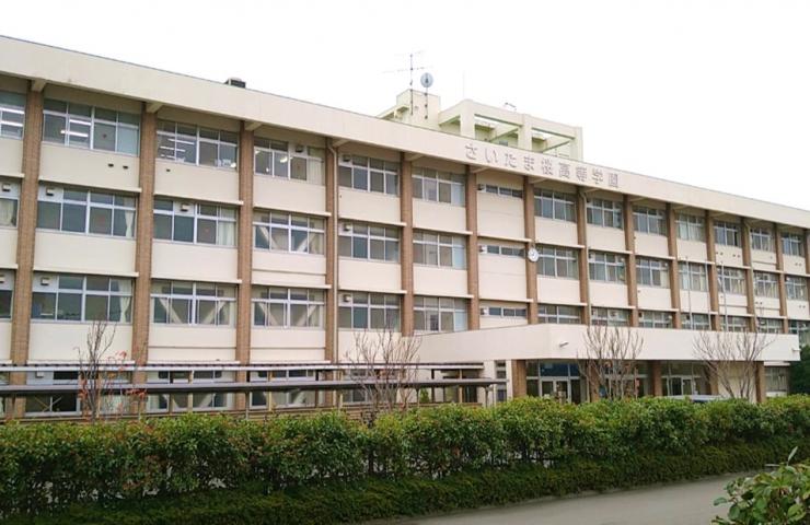 県立特別支援学校さいたま桜高等学園の校舎の写真