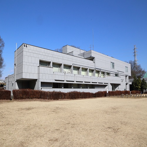 県立嵐山史跡の博物館の建物の写真