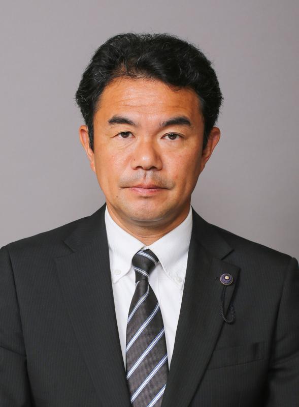 八子朋弘議員の顔写真