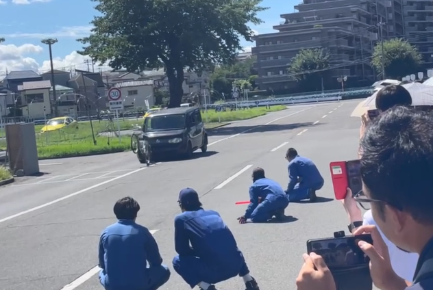 時速40kmで自動車に追突された自転車