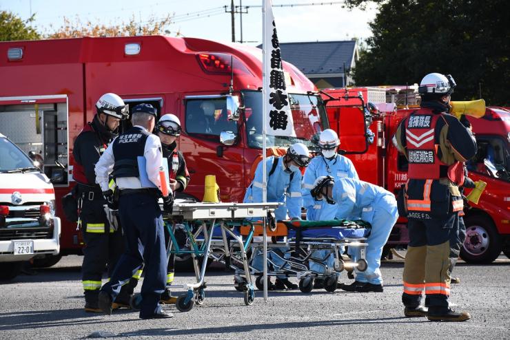 液化塩素容器積載車とLPガスタンクローリー車の災害想定処置訓練2