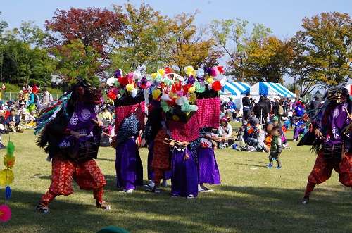 写真：上野本の獅子舞（千年谷公園ステージ）