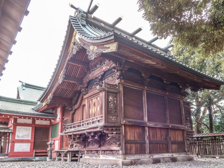 01越谷久伊豆神社本殿_02_本殿（東側面と北面）