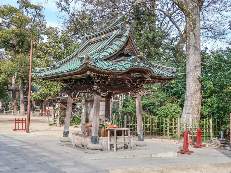 03越谷久伊豆神社手水舎_1_手水舎_南側面