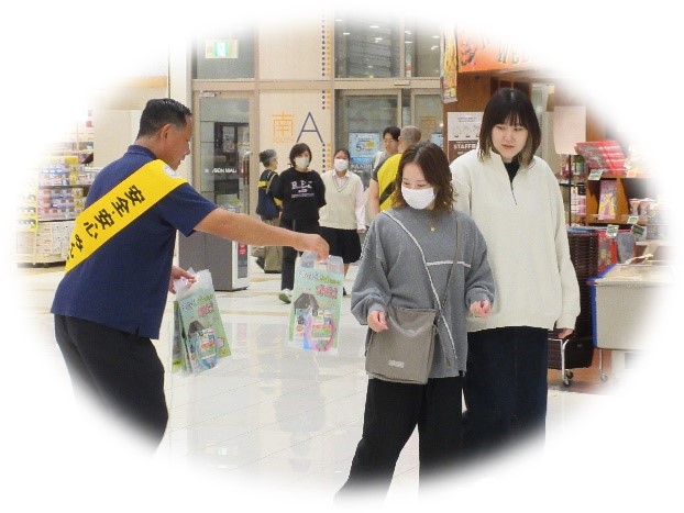 呼びかけと啓発品の配布（千葉県議）