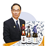 埼玉県知事 大野元裕 写真：埼玉の日本酒とともに撮影