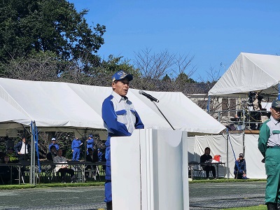 あいさつを述べる副議長の写真