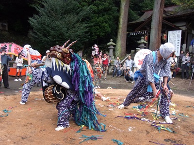 画像：梅園神社の獅子舞