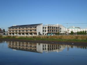 東中学校全景