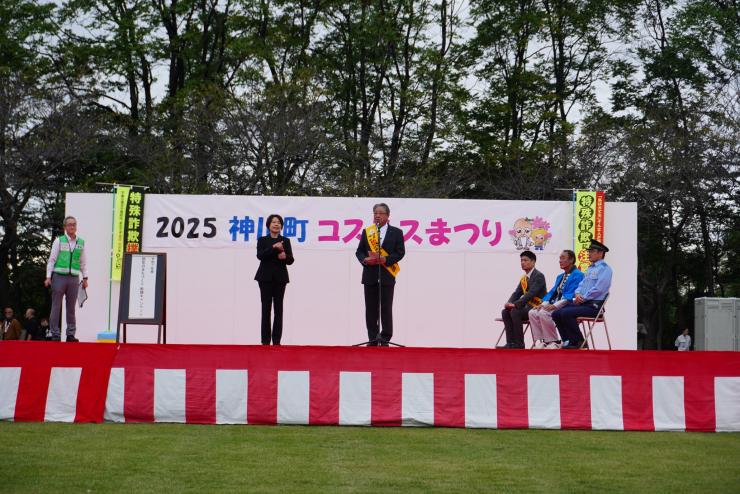 セレモニーの様子（飯塚俊彦県議会副議長挨拶）