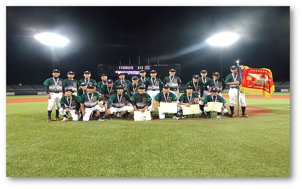 坂戸還暦古希野球クラブの選手の集合写真