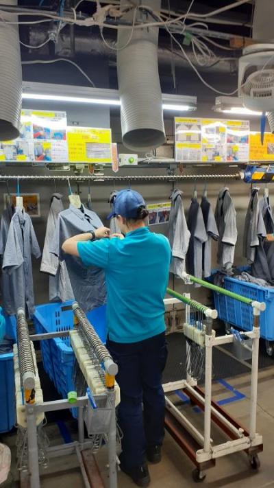 仕事をしている様子