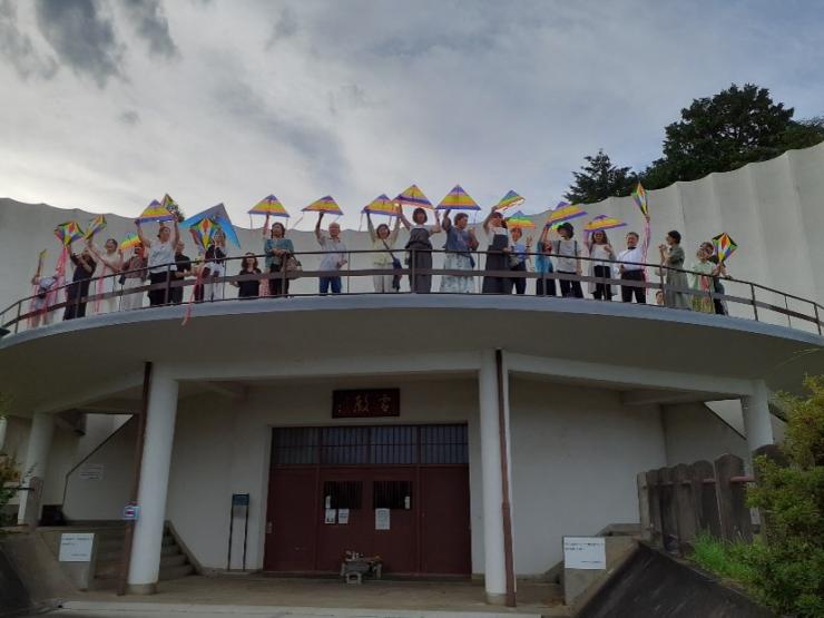 凧揚げで平和への祈り