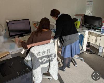 仕事をしている様子