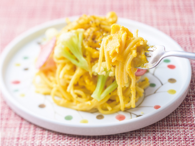 バターナッツかぼちゃとカリフローレの彩りクリームパスタの写真