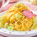 バターナッツかぼちゃとカリフローレの彩りクリームパスタ