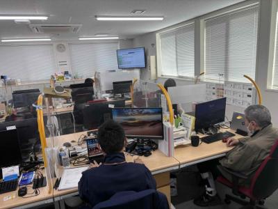 仕事をしている様子