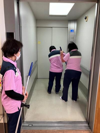 仕事をしている様子