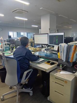 仕事をしている様子