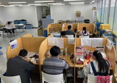 仕事をしている様子