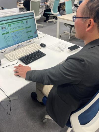 仕事をしている様子