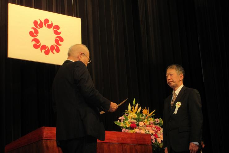 会長表彰（薬事善行）代表受領