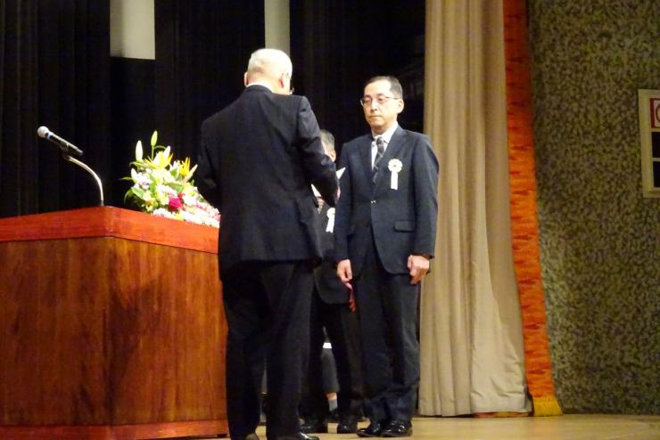 会長表彰（薬事功労）代表受領