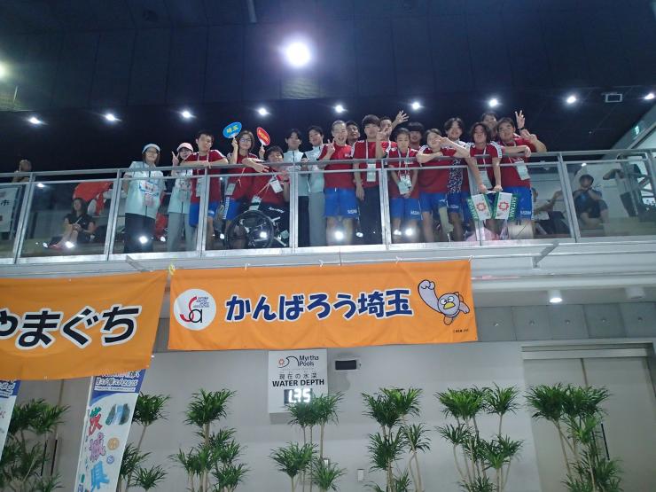 水泳の選手の集合写真