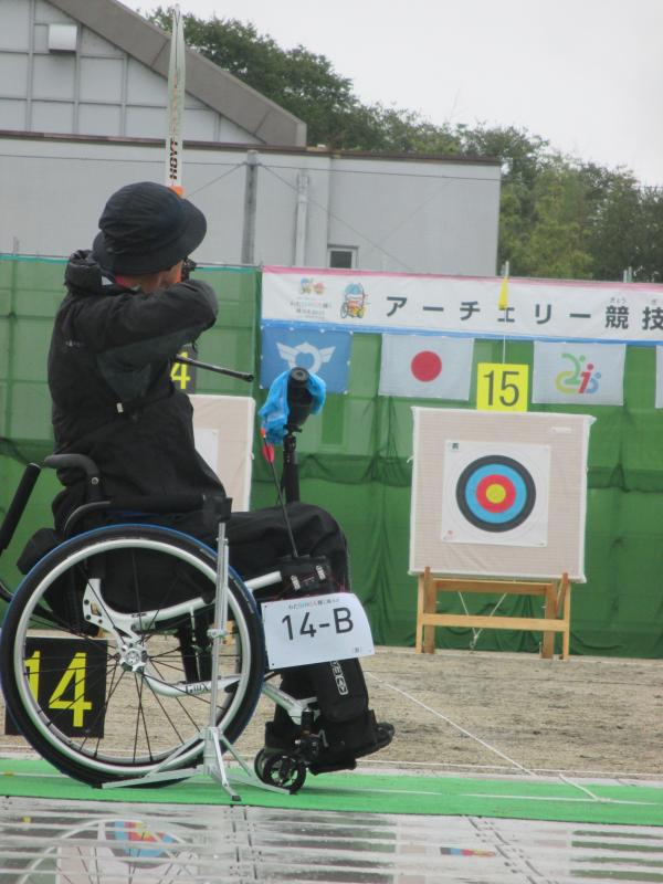 アーチェリーを行っている様子