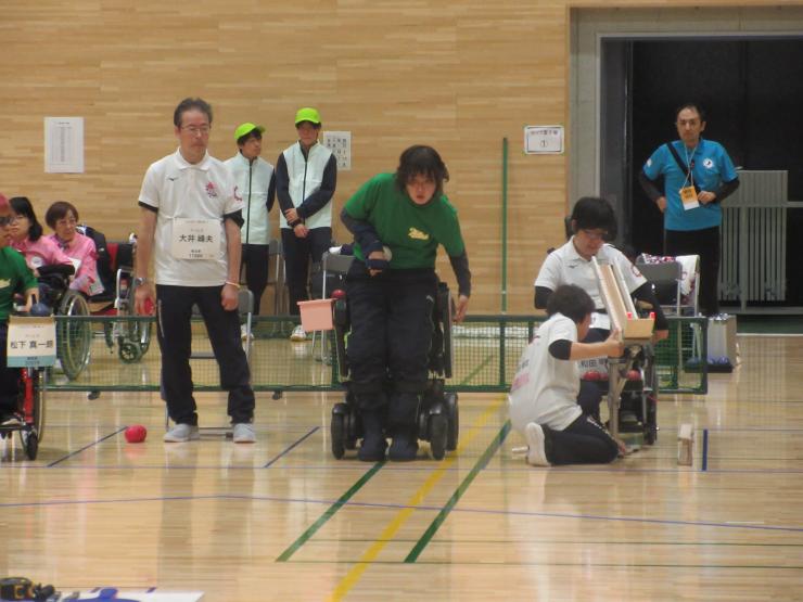 ボッチャを行っている様子