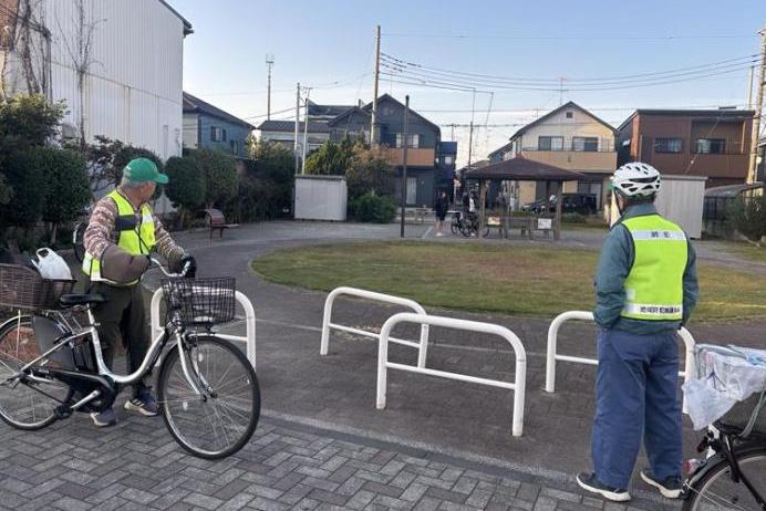 防犯パトロールの様子の写真