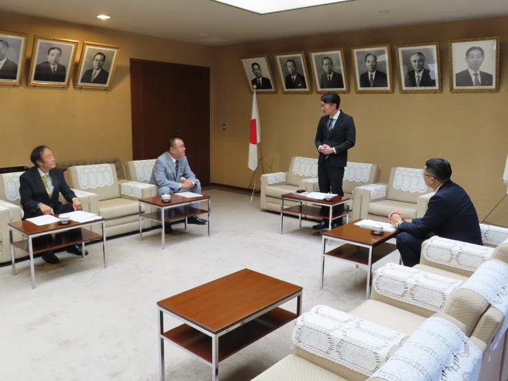 白土幸仁議長の写真