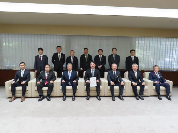 白土幸仁議長の写真