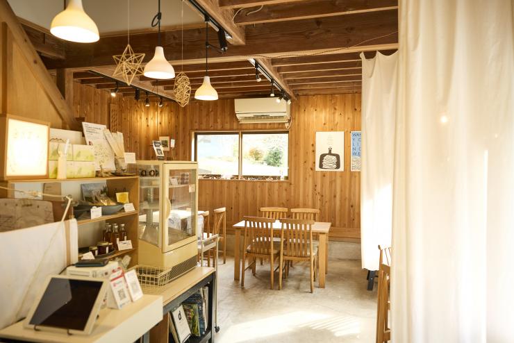 オクムサ・マルシェ内装